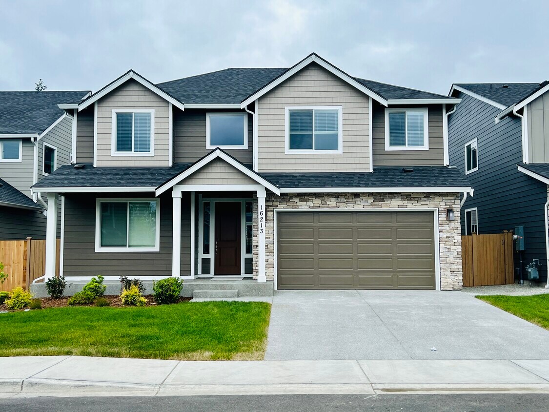 Foto principal - 16213 8th Ave E