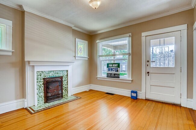 Building Photo - Charming 2 Bedroom in Cherry Creek- NEW AC UNIT! Fenced back space!
