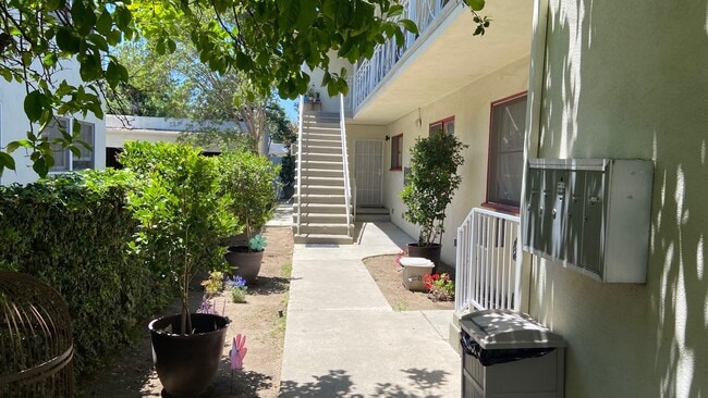 Building Photo - 4949 Coldwater Canyon Ave