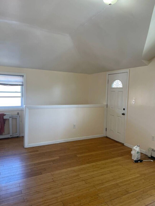 Building Photo - 377 SARATOGA Ave