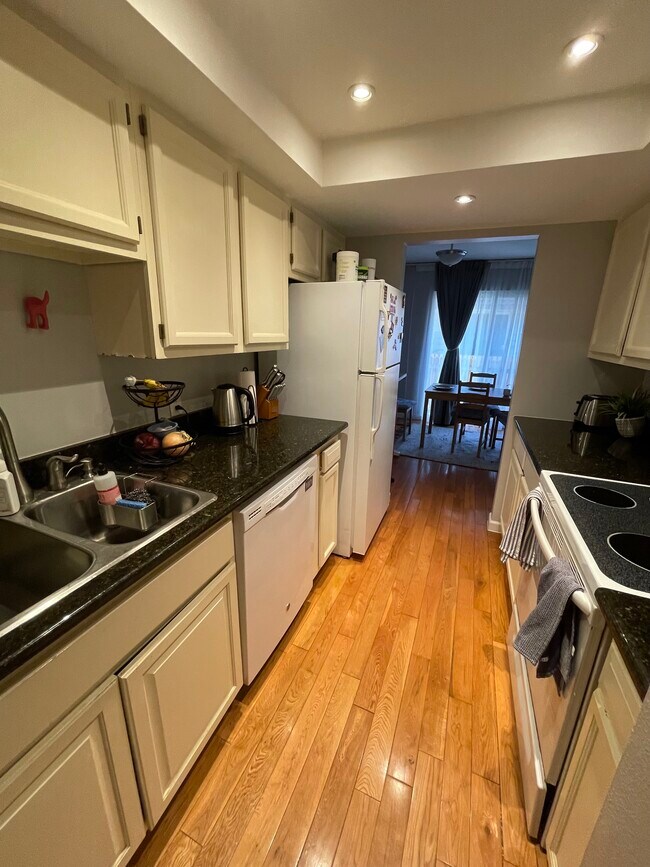 Cocina - 1145 S Oneida St