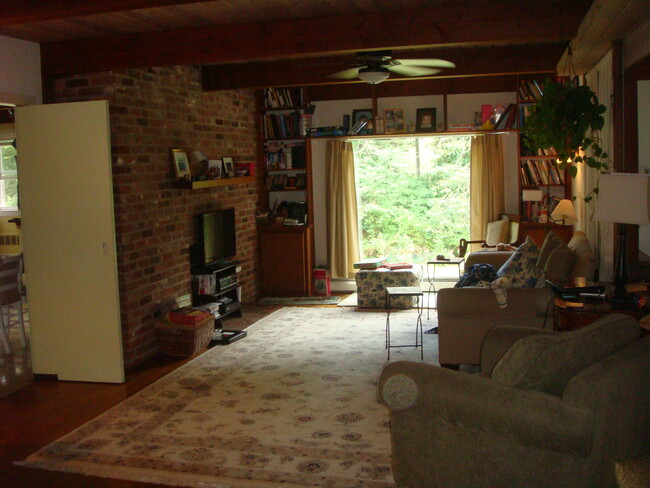 Building Photo - 33 Reservoir Rd