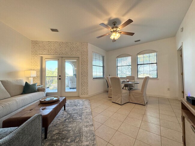 Foto del edificio - Gorgeous 3BD/2BA Waterfront Corner Unit in Gated Community!