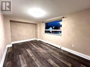 Photo du bâtiment - 42A Squires Ave