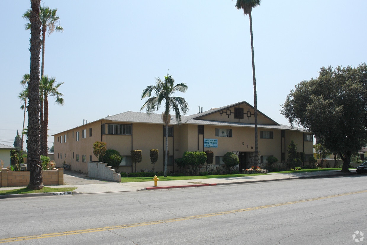 Primary Photo - Whispering Palms Apartments