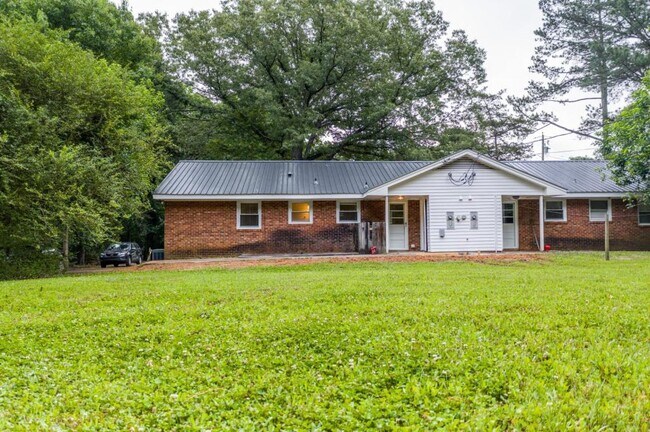 Building Photo - 3618 Bowling Dr