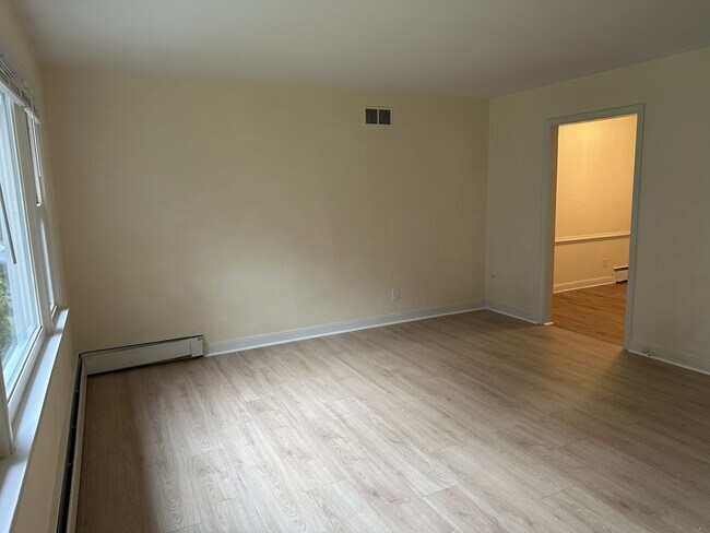 Sala de estar - 2317 Francine Rd