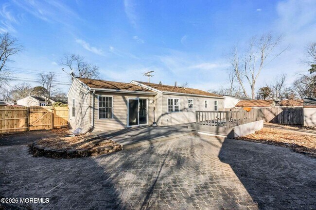 Building Photo - 905 Harrison Rd