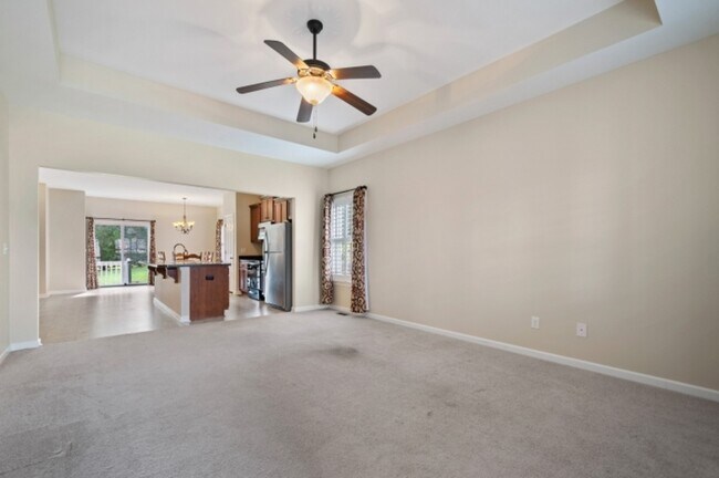 Building Photo - 653 Nevins Pl
