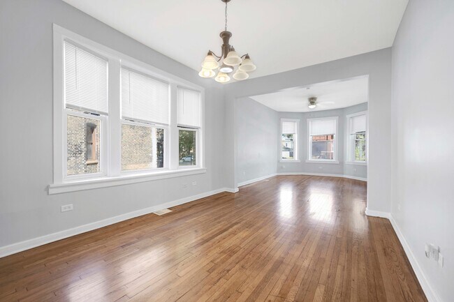 Foto del edificio - 702 N Homan Ave