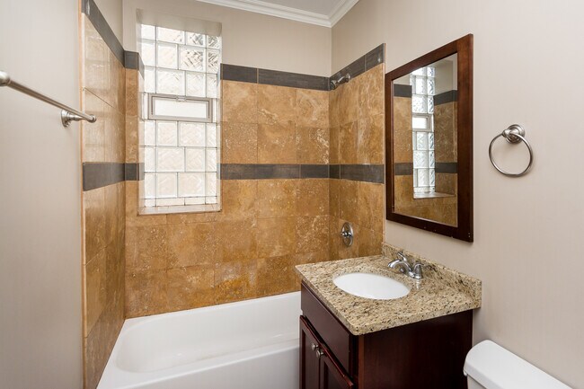 Foto del edificio - 3101 N Racine Ave