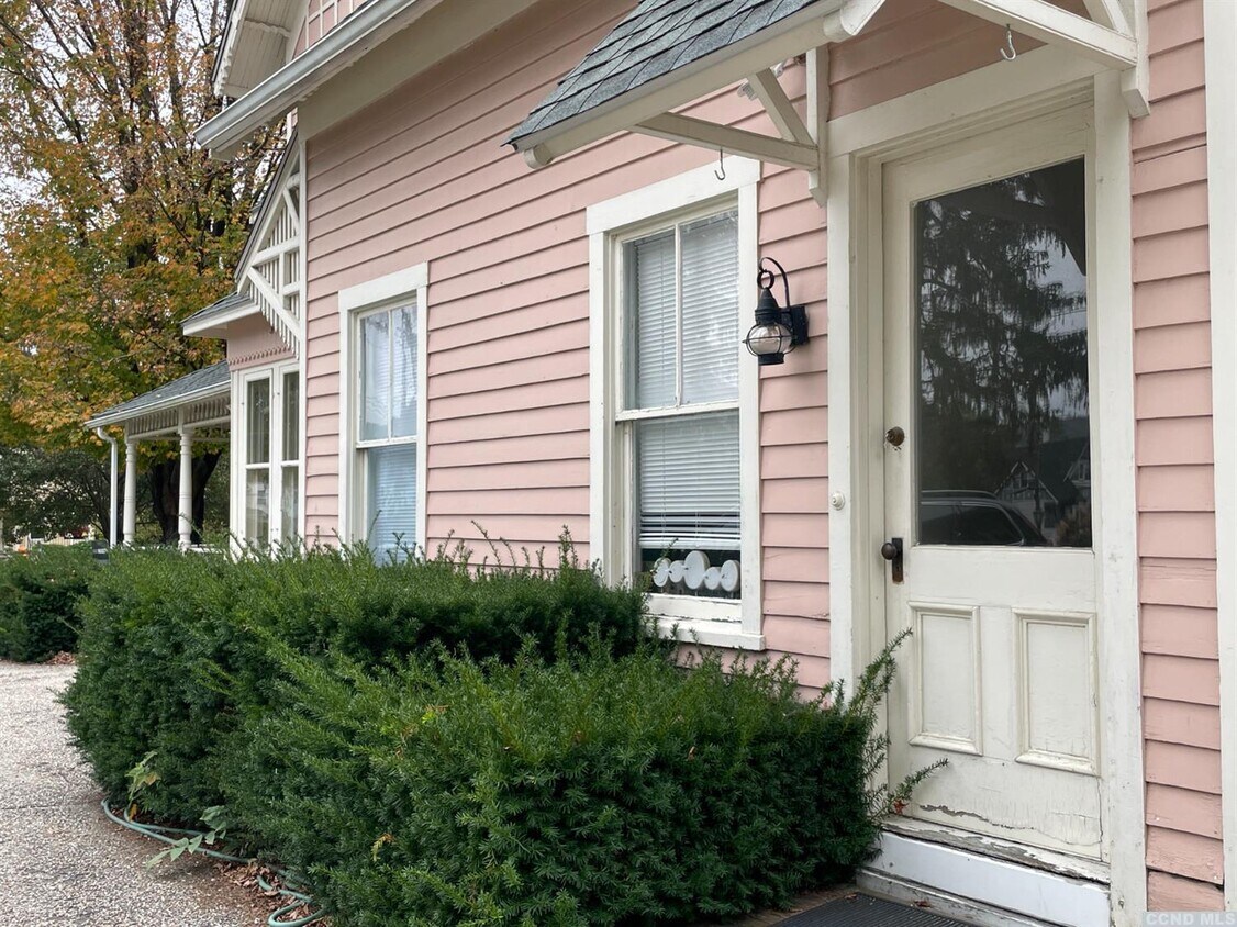 Primary Photo - 63 Main St