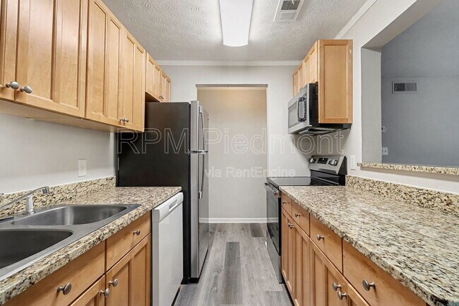 Foto del edificio - 2396 Lawrenceville Hwy