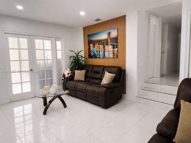 Foto del edificio - 2310 SW 79th Ct