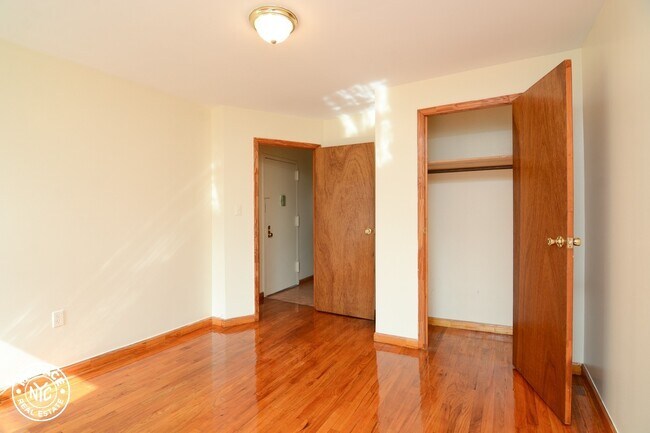 Building Photo - 466 Franklin Ave