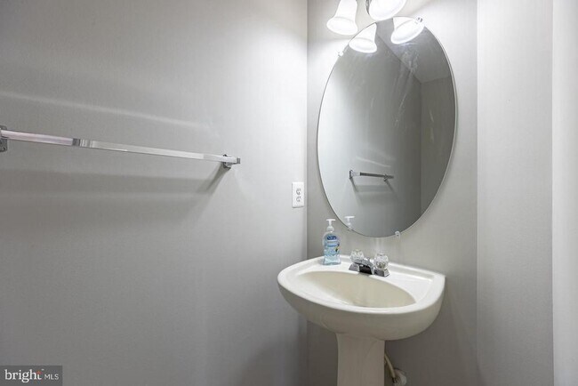 Foto del edificio - 8 Mintwood Dr