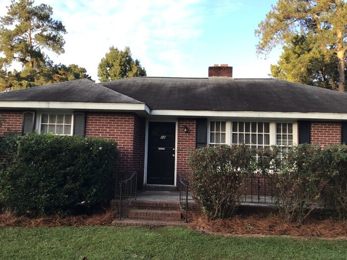Primary Photo - Charming 3 Bedroom in Columbia!