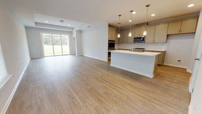 Building Photo - Beautiful 4 bedrooms, 2.5 Bathroom house l...