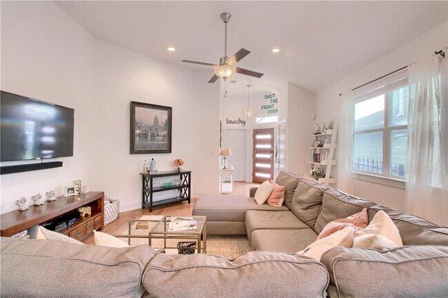 Foto del edificio - 7200 Trafton Ct