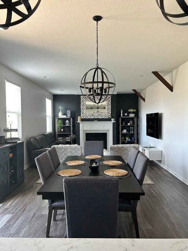 Foto del edificio - 221 Cloverhill Dr