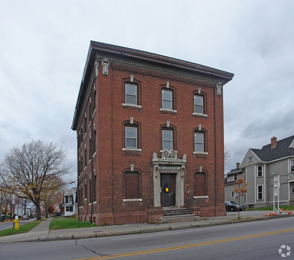 Primary Photo - 464 Lyell Ave