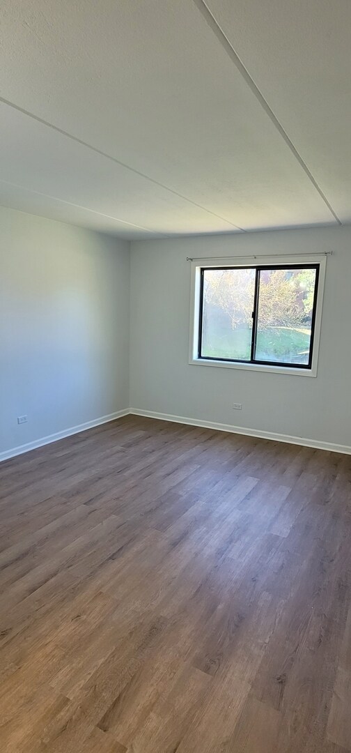 Building Photo - 5606 Tinder