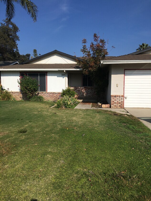 228 E Country Ave, Visalia, CA 93277 House Rental in Visalia, CA