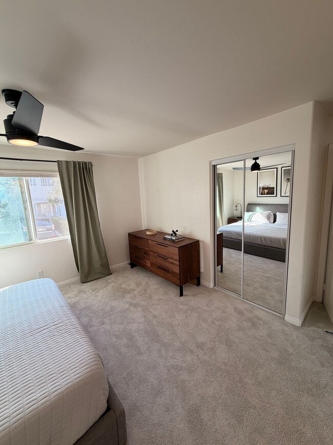 Building Photo - Beautifully Updated 2 bd 2 ba Crown Point Condo