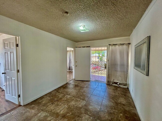 Building Photo - Charming 3 Bed 1 Bath For Rent *$400.00 Of...