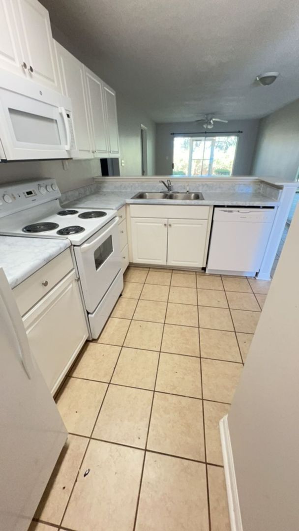 Foto del edificio - 2-Bedroom, 2-Bathroom Condo