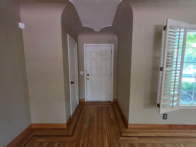 Foto del edificio - Charming Bungalow in La Loma neighborhood!