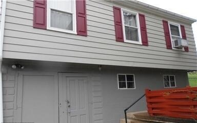 Building Photo - 496 Williams St