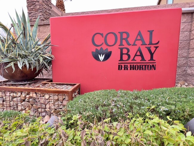 Foto del edificio - 6624 Salt Pond Bay St