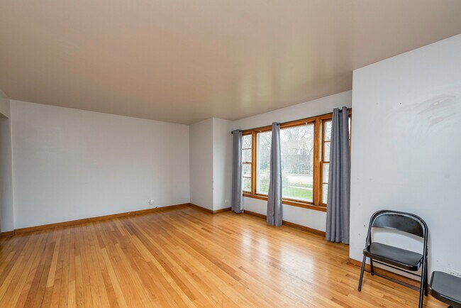 Foto del edificio - 342 N Lewis Ave