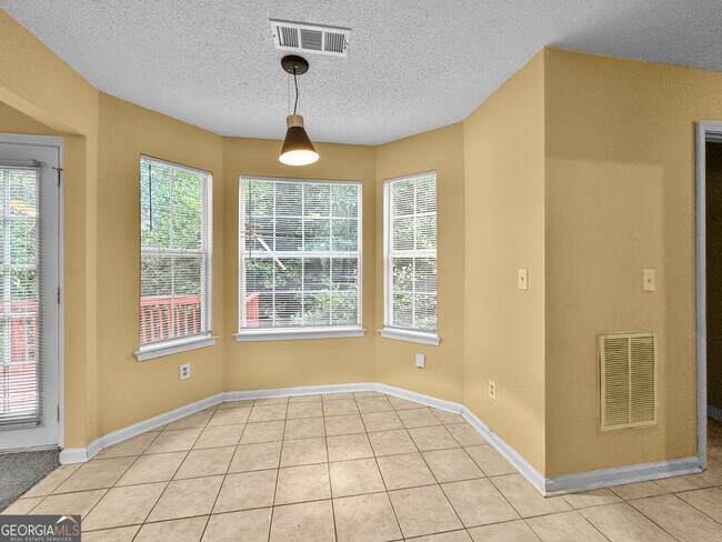 Building Photo - 10761 Tara Village Way