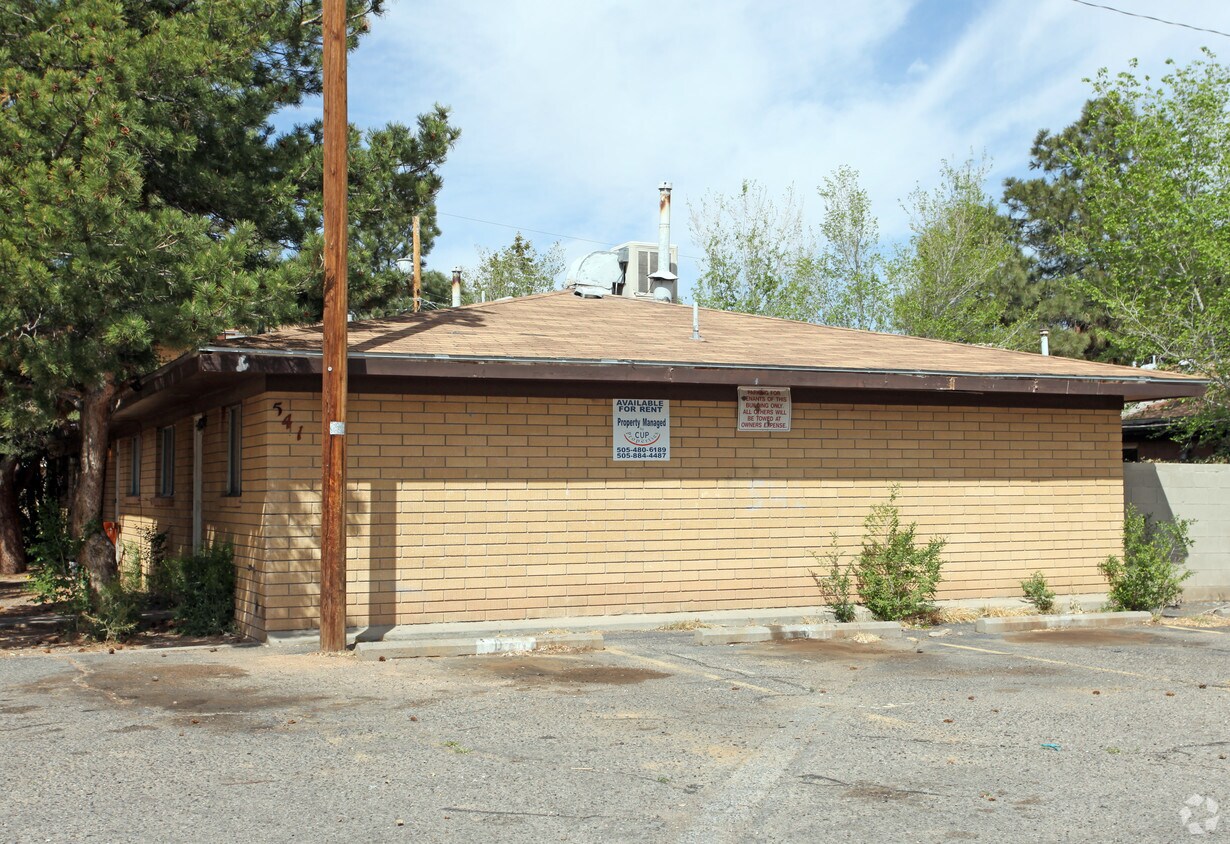 Building Photo - 541-545 Palomas SE