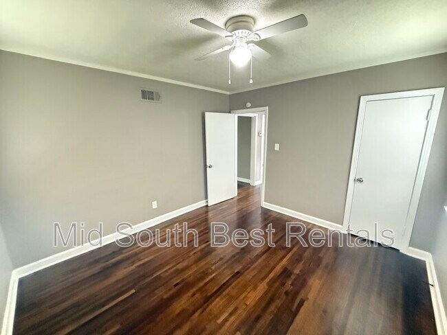 Building Photo - 3124 St Charles Dr