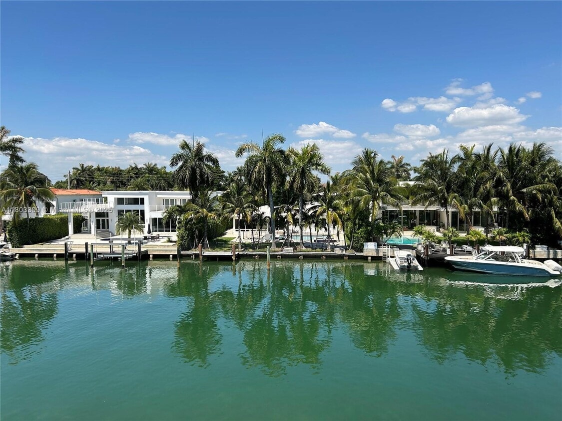Primary Photo - 9500 W Bay Harbor Dr