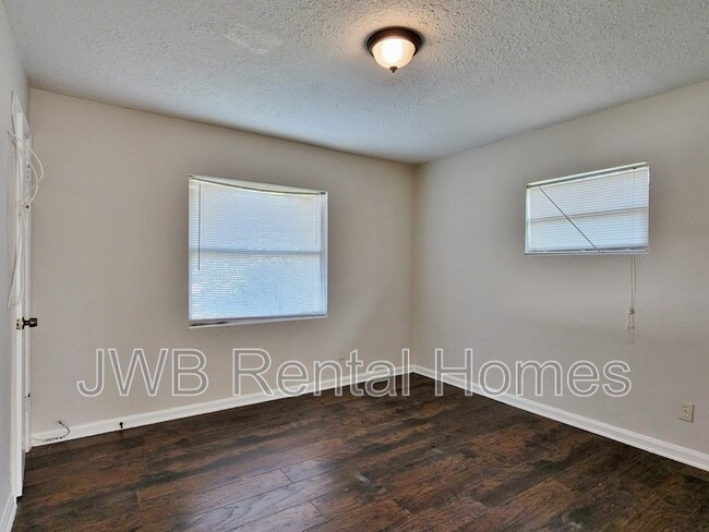 Building Photo - 4434 Rainer Rd