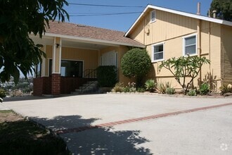 Building Photo - 1615 Coconut Ln