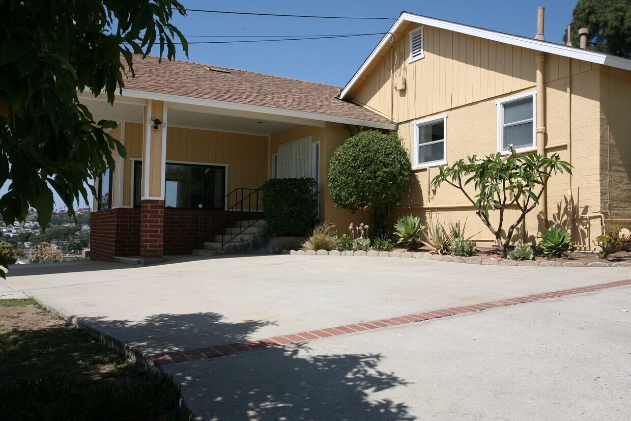 Primary Photo - 3Br 2Ba Single Story Available Now!