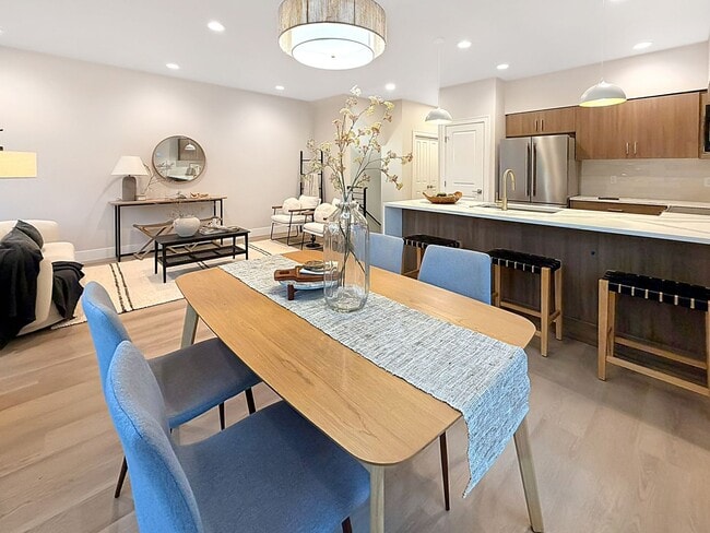 Foto del edificio - New Construction 4-Bedroom Garden City Home — Pet-Friendly, with Private Office, Rooftop Balcony,...