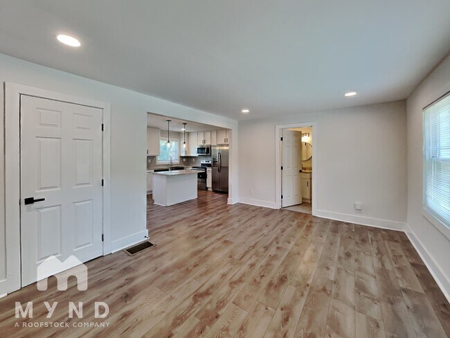 Building Photo - 60 Finch Dr SE