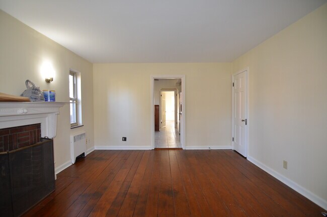 Building Photo - 33 W Hill Ln