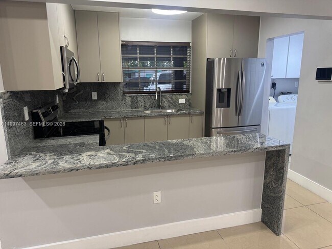 Foto del edificio - 7541 Miramar Pkwy