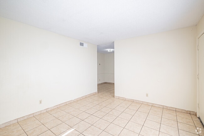 2BR, 1BA - 750SF - Living Room - Buena Vida