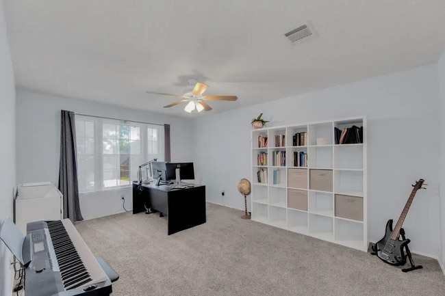 Foto del edificio - 16914 Dorman Dr