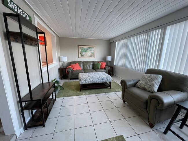 Foto del edificio - 828 S Tuttle Ave