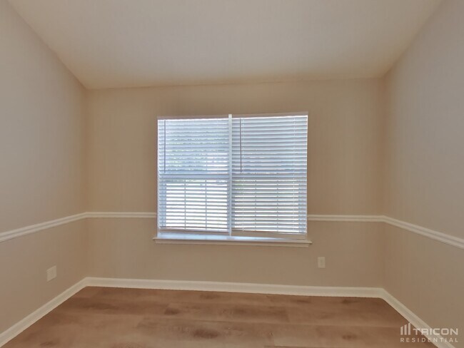 Building Photo - 2075 Mulberry Ln