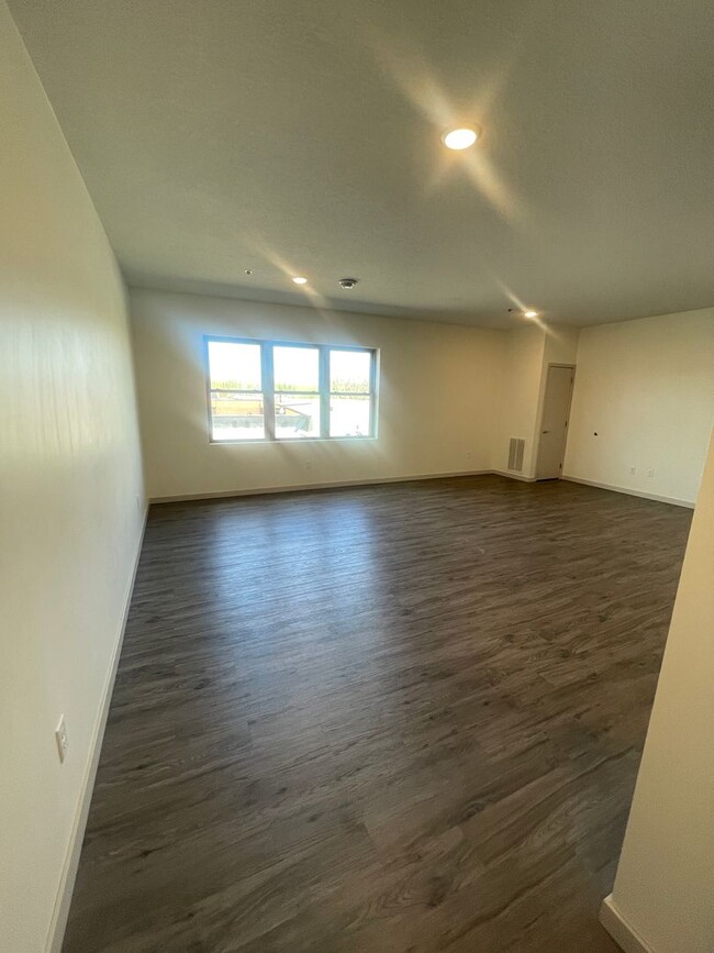 Building Photo - Two-Bedroom Unit at Tiller+Main